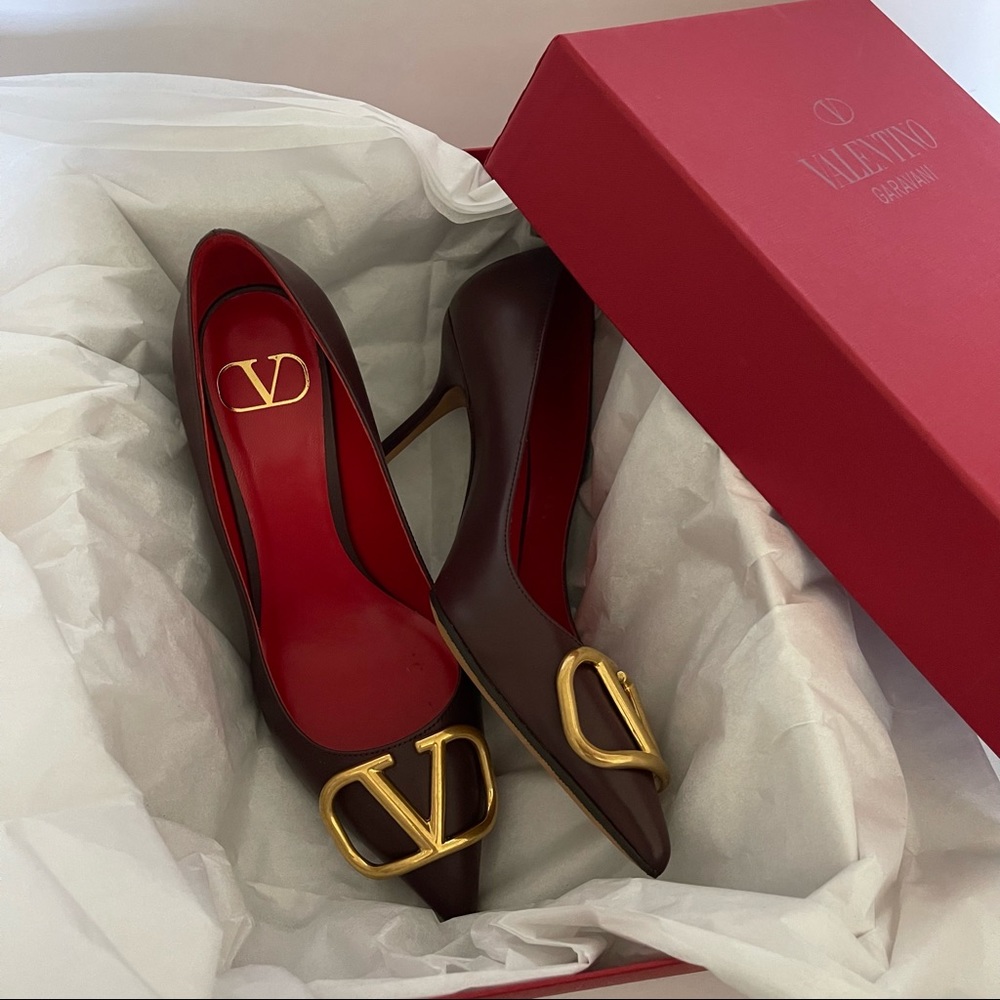 VALENTINO GARAVANI V-Logo kitten heel pumps 36.5 (us 6.5) New and Authentic